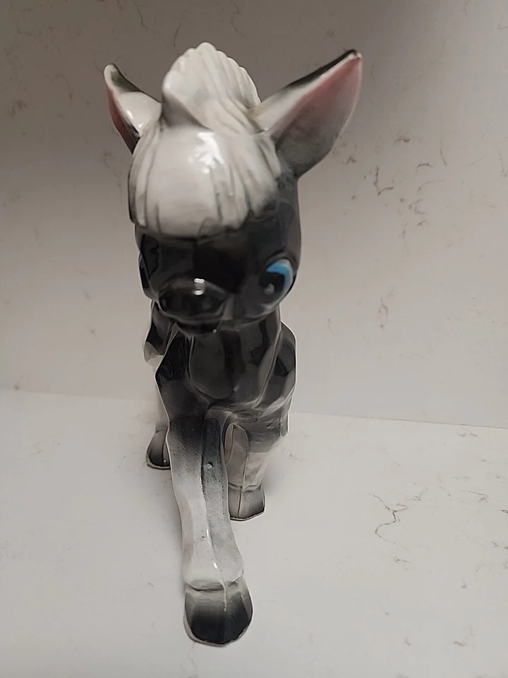 Estatuilla de caballo pony de ojo grande del Pacífico de cerámica de colección negra/gris Foto 3 de 4