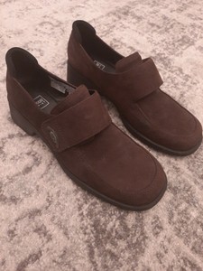 ecco suede