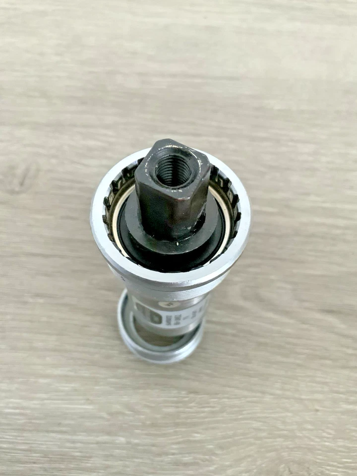 SHIMANO SEALED BOTTOM BRACKET 70-107 MM ITALIAN THREADED MODEL UN52 NEW - Image 3 of 3