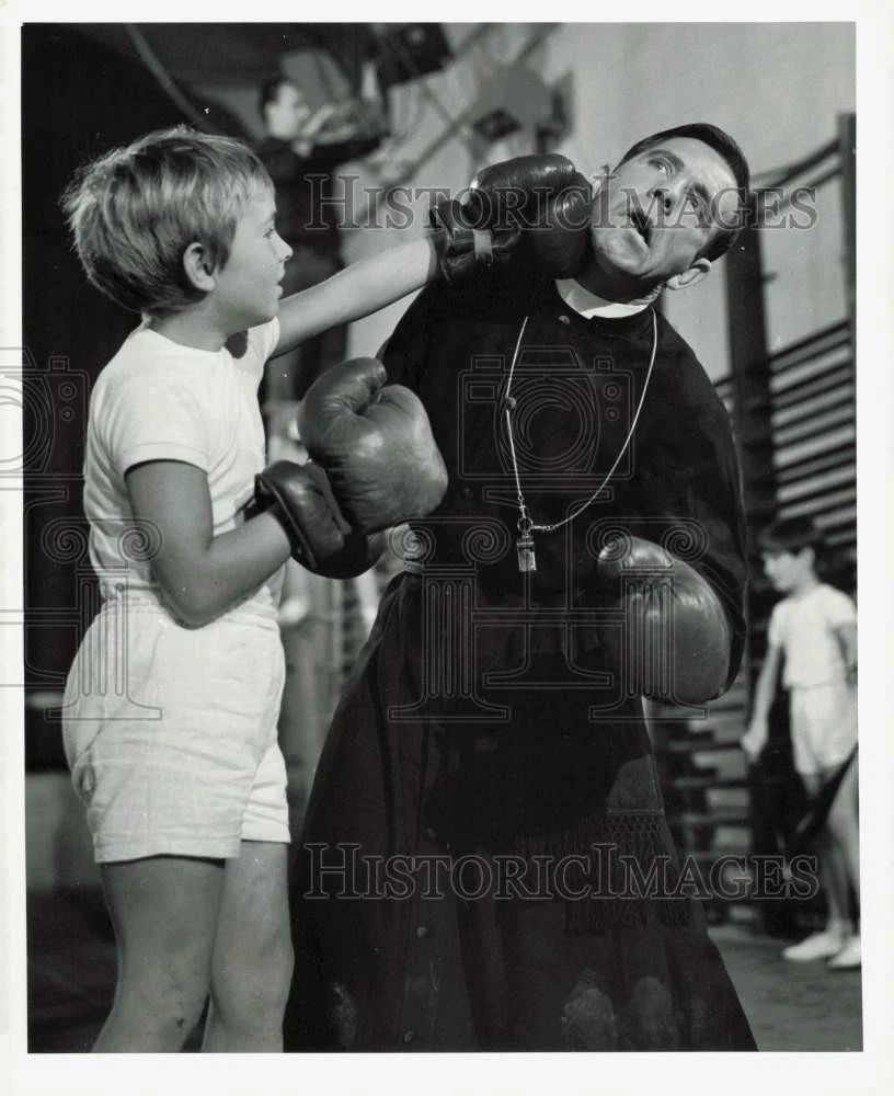 1965 Press Photo Comedian Norman Wisdom & Schoolboy Boxing in "The Sandwich Man"