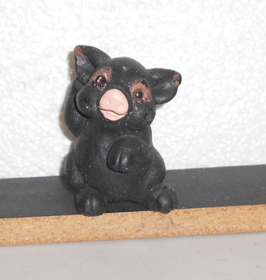 Vintage a sweet little black pig figurine.