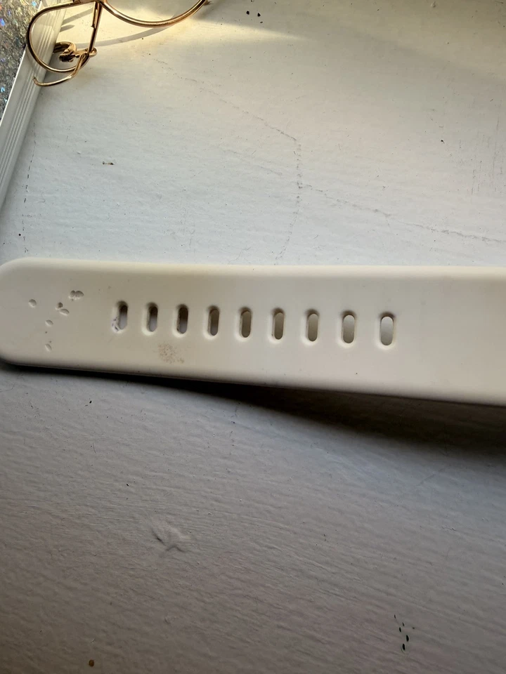 Apple Watch Series 10 (46 мм, GPS + LTE) — алюминиевый белый спортивный браслет Starlight - Изображение 3 из 4