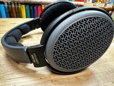 Senheiser HD 580 Precision Wired Open back Headset In Excellent condition  pads