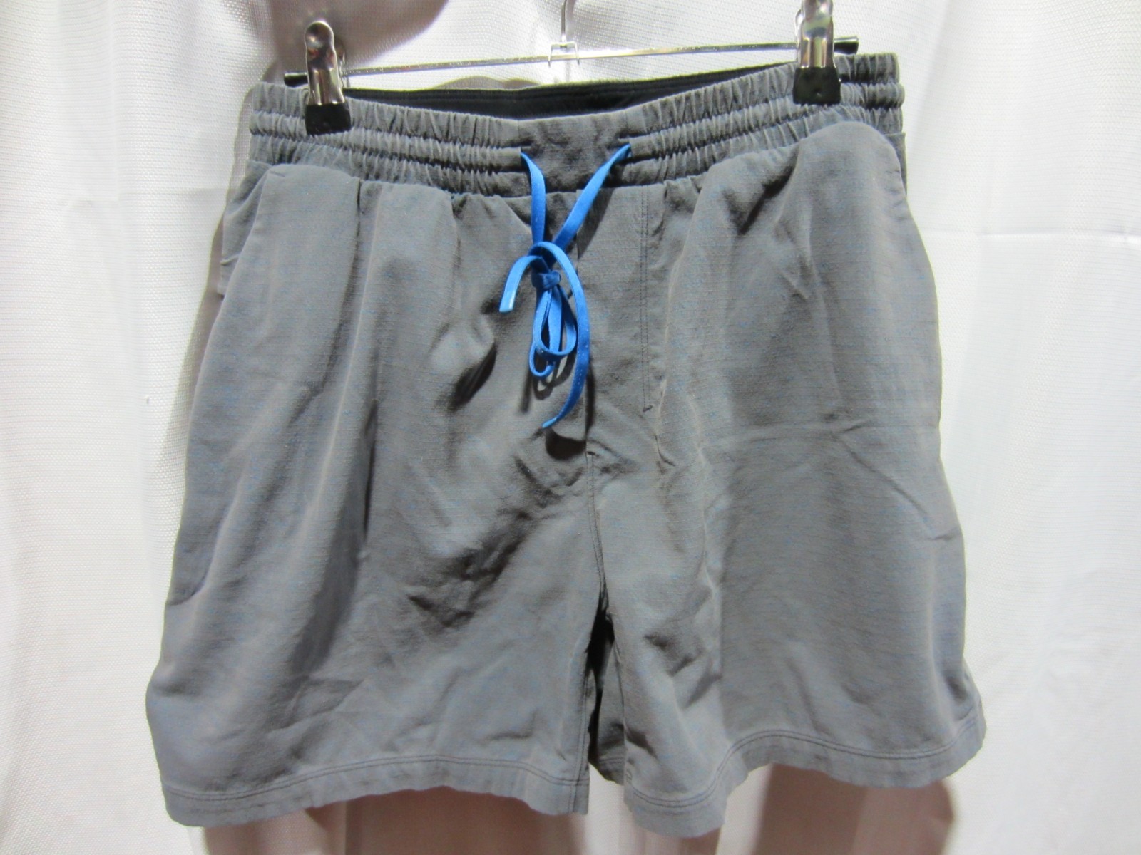 Lululemon 5" Mesh Lined Drawstring Pool Shorts Tr… - image 1