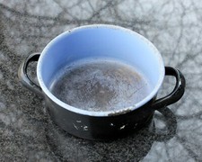 Emaliowana patelnia garnek brytfanna czarna niebieska średnica 17 cm emaliowana stara antyczna