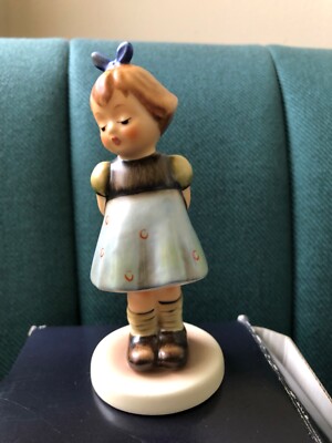 MI Hummel Club Figurine 493 Rechts oder links? Two hands, OneTreat 1988