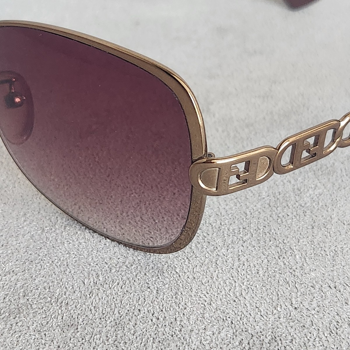 Fendi sunglasses women display picture 3