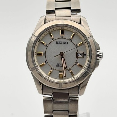 Seiko Solar Titanium Date V145-0AX0 Uhr aus Japan