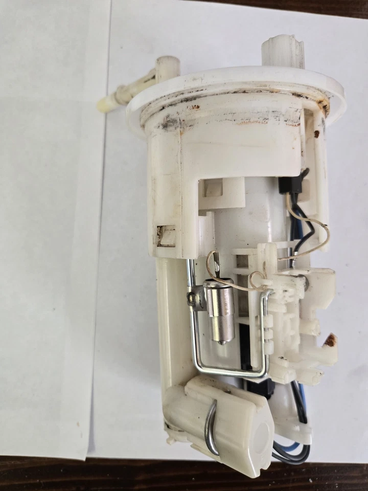 Yamaha YZF R6 2013 08-16 OEM BOMBA DE COMBUSTIBLE GASOLINA UNIDAD DE ENVÍO 4C8-13907-01-00 Foto 2 de 4