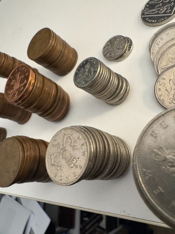 Large UK Coinage Lot – 170+ Coins, Decimal & Halfpennies, Pounds Included