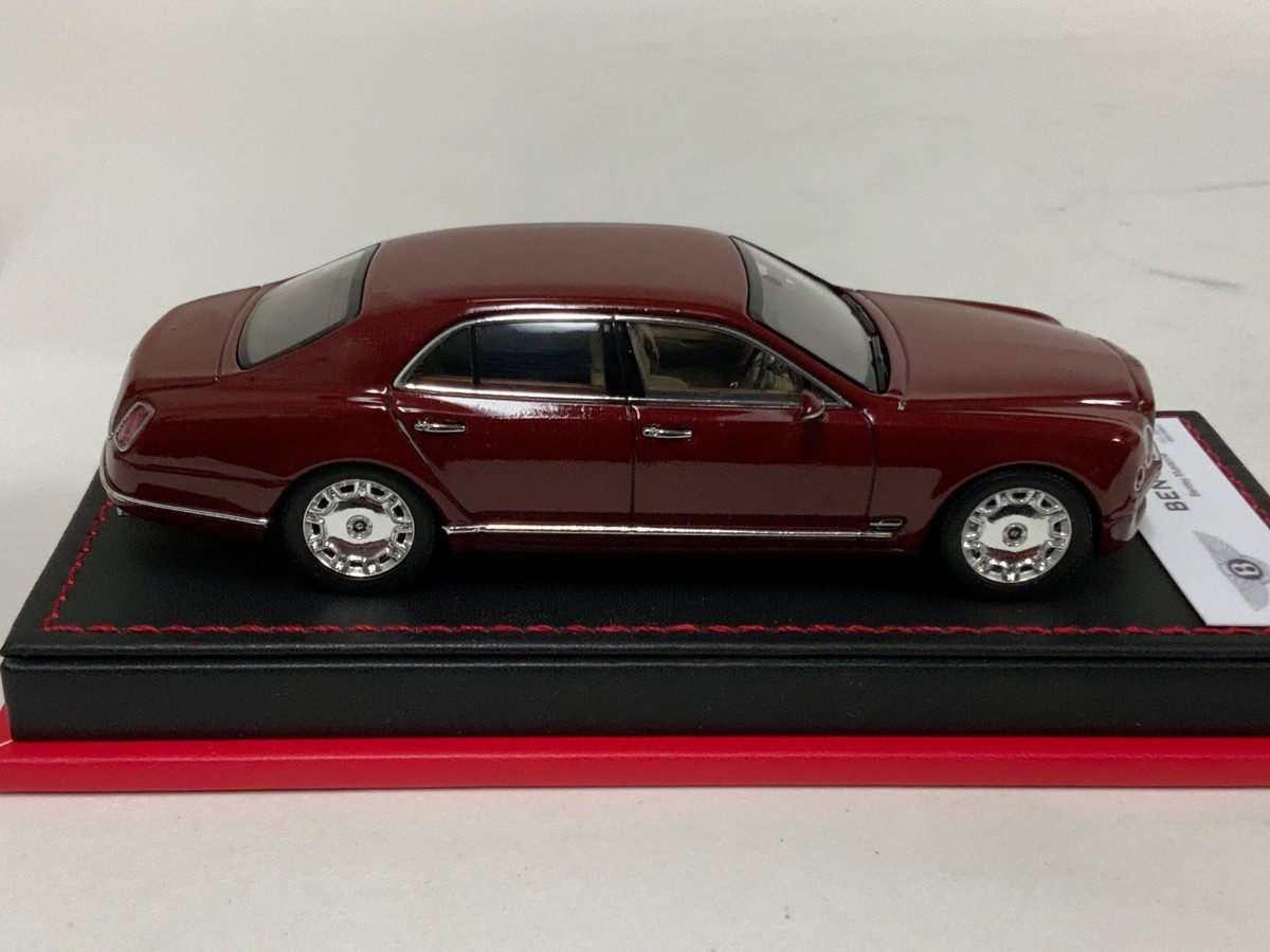 ベントレー ミュルザンヌ 1/43スケール 1/43 Minichamps Bentley Muslanne in Red on Custom Leather base TX5