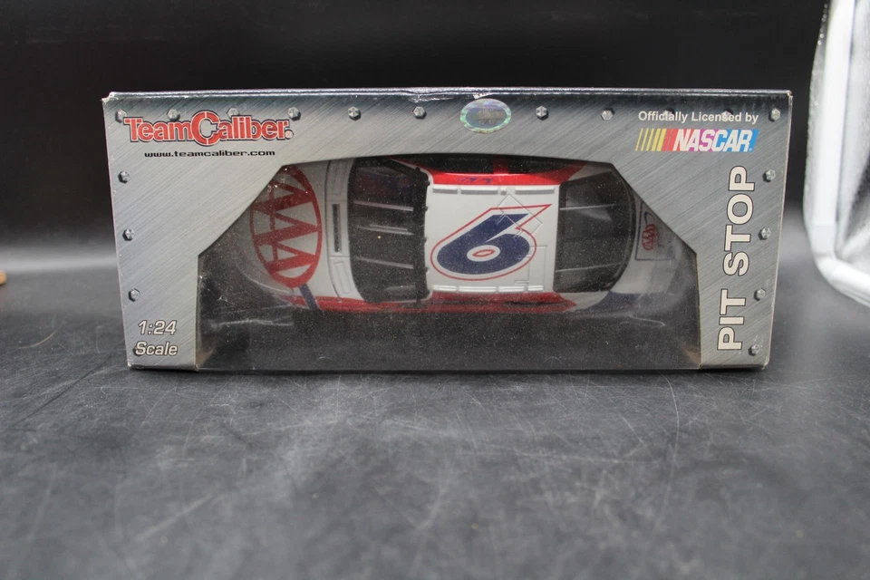 NASCAR Mark Martin #6 AAA Team Calibre Pit Stop Ford Fusion 1:24 Die-Cast 2006 - Imagem 2 de 4