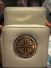 chic Unlimited Crossbody