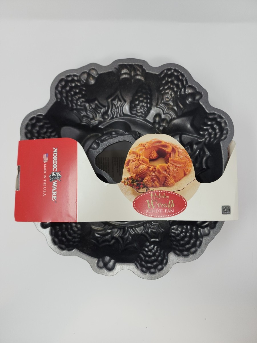 NORDIC WARE PLATINUM COLLECTION HOLIDAY WREATH BUNDT PAN CUP NOS NEW
