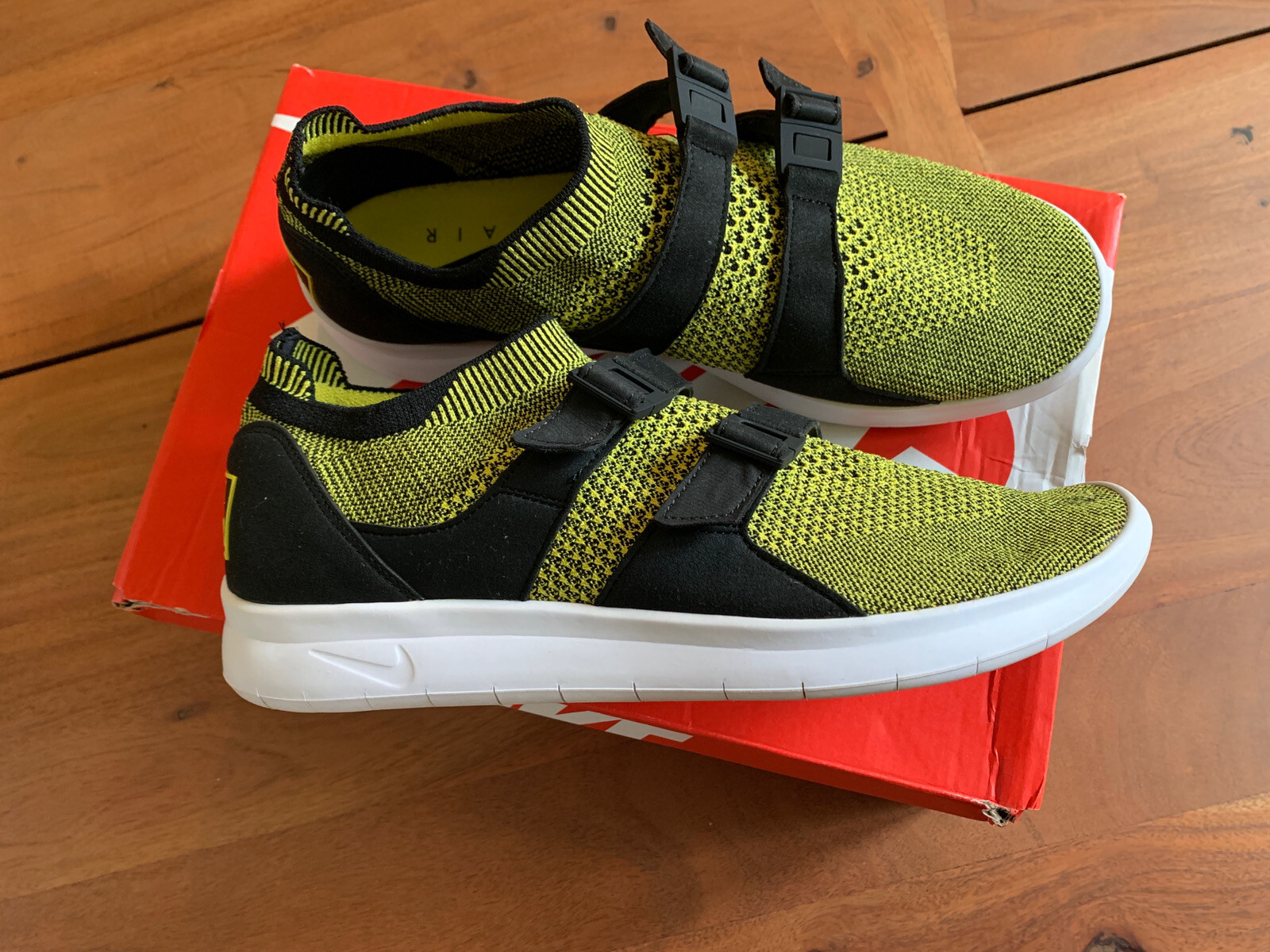 nike men's air sockracer flyknit running shoe