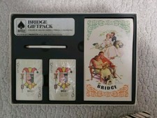 BRIDGE GIFTPACK 2 DECKS OF DELUXE CARDS, 1 PENCIL, 1 SCORE PAD 