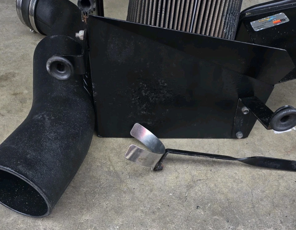 Dodge Ram 1500 2002-2008 5,7 L Hemi admisión de aire frío caja de filtro K&N Foto 4 de 4