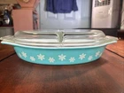 PYREX VINTAGE1 1/2 QUART DIVIDED SERVING DISH AND LID SNOWFLAKE TURQUOISE