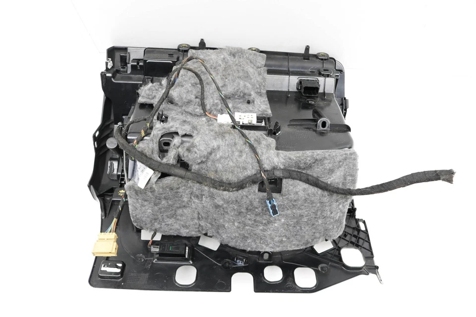 2013-2016 AUDI RS5 - перчаточный ящик / отсек 8K1857035B - Изображение 4 из 4