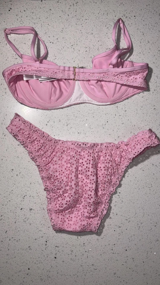 NUEVO CON ETIQUETAS ROSA por Frankies Bikinis Buttercup Ojales Bikini Top Talla S y Bikini Talla S Foto 4 de 4