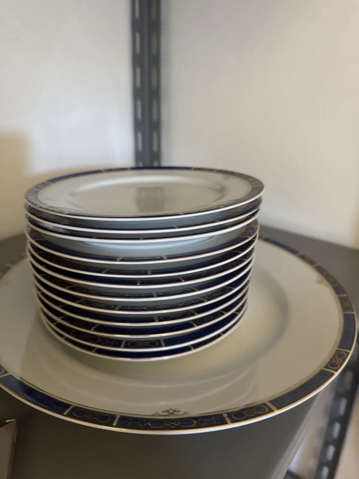 Servizio piatti Thun Karlsbad Boemia – porcellana blu cobalto e oro – 12 coperti - Immagine 2 di 3