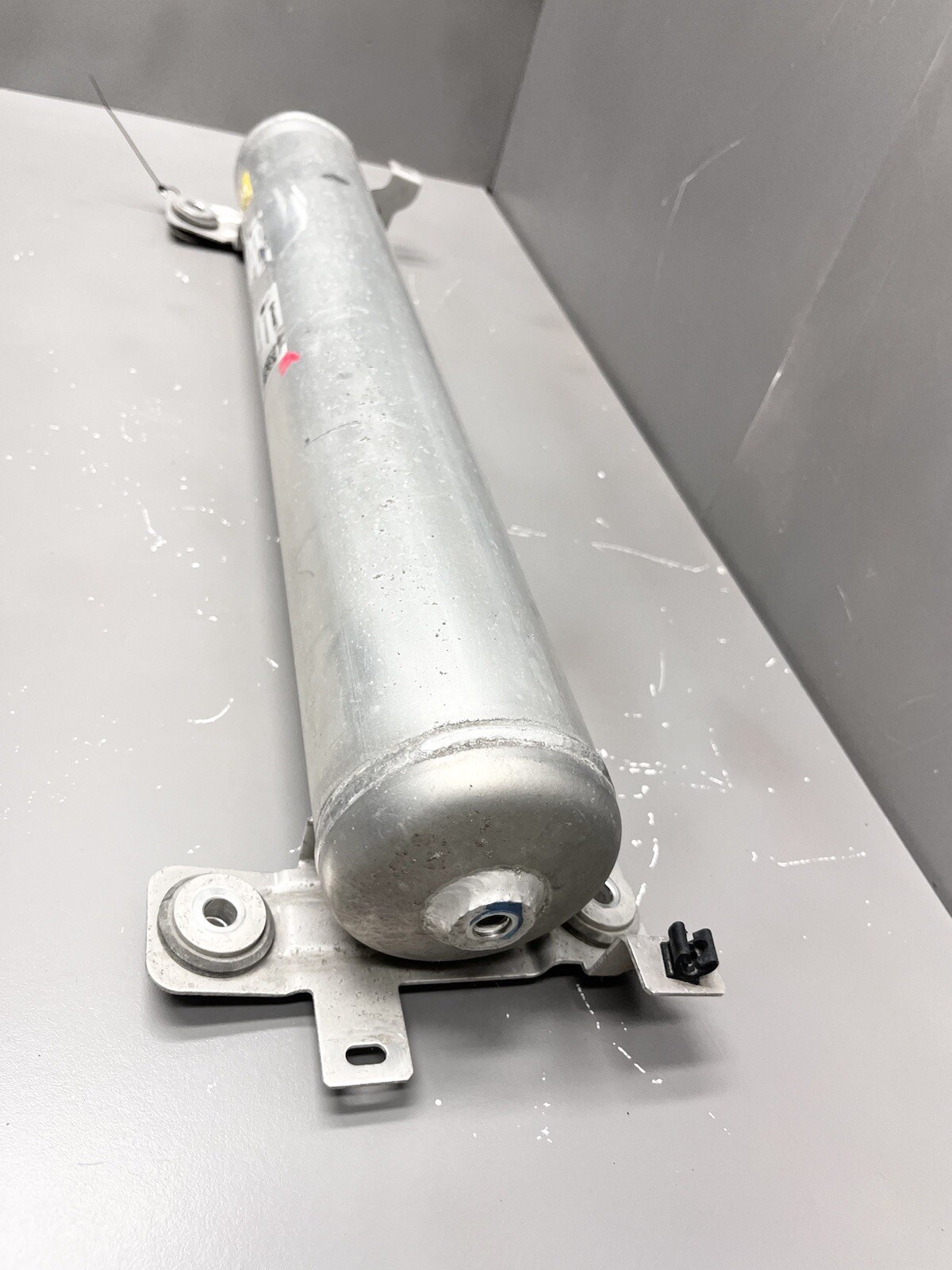 ⭐️2017-2020 MASERATI LEVANTE AIR RIDE SUSPENSION REAR RESERVOIR TANK OEM
