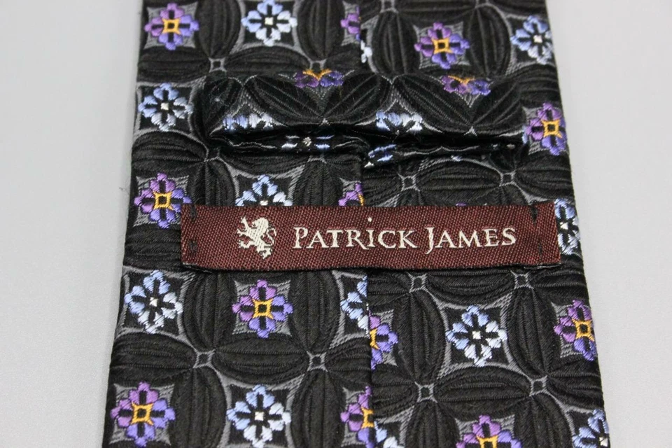 Corbata de seda Patrick James. Floral negro con azul púrpura. Foto 3 de 4