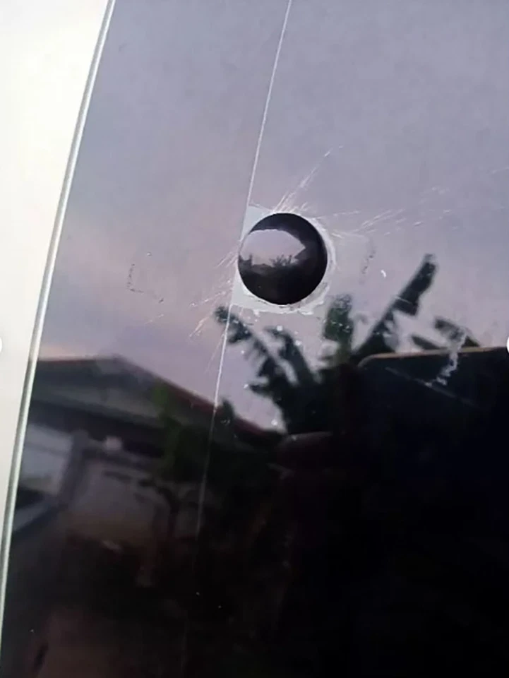 2 Bolt Nut Screw Rear Cab Window Fits Mazda BT50 2006 2007 2008 2009 - 2011 - image 2 of 4