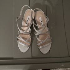 Ladies Nina New York Genaya Silver Reflect Dressy Scrappy Sandal US Size 9 M