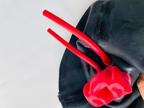 1,6mm schwere Haube Latex Gesichtsmaske mit 15cm langem Nasenschlauch rote Zähne passend 54-57cm - Bild 2 von 4