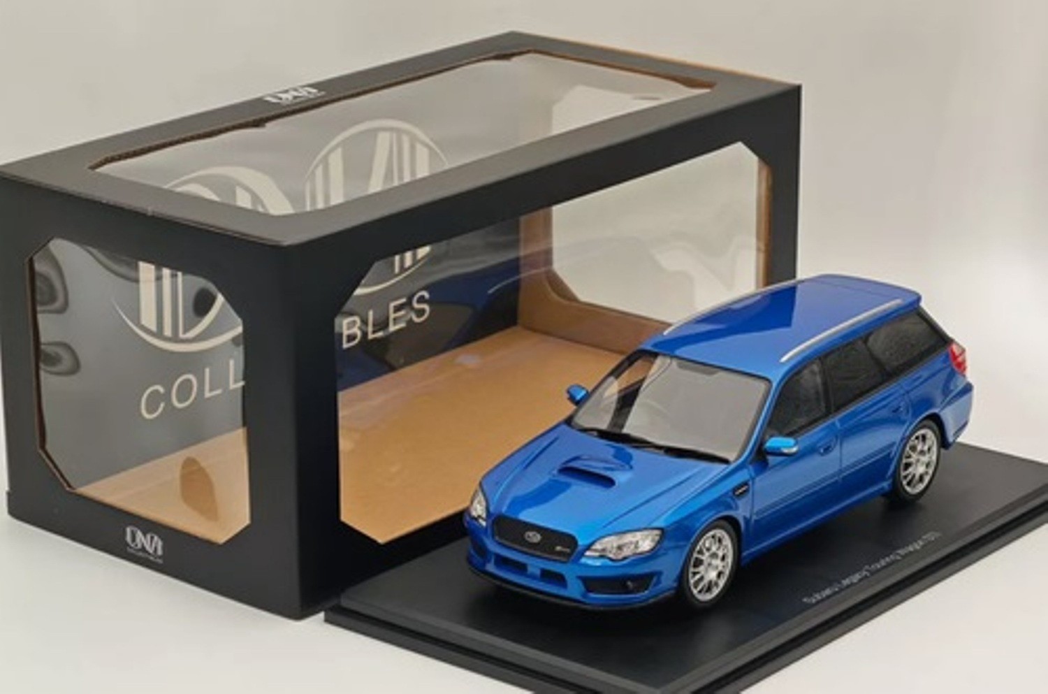 Subaru Legacy S402 Touring Wagon STI 2007 bleu miniature 1:18 DNA000108