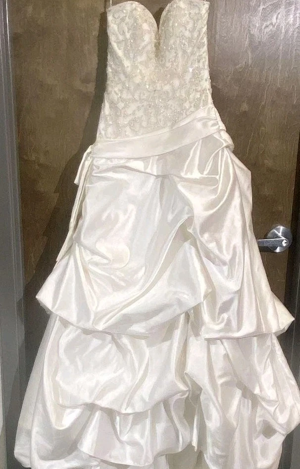 Vestido de novia imperial Maggie Sottero talla 8 Foto 2 de 4