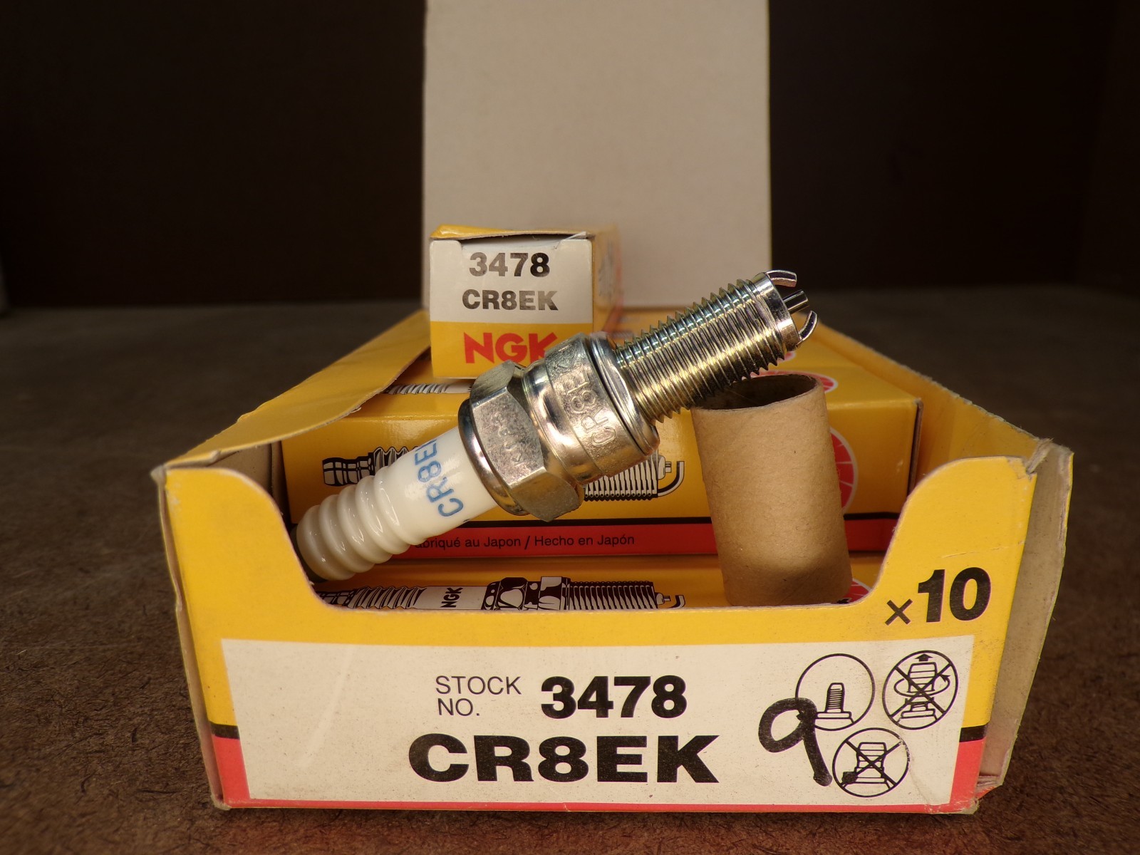 NGK CR8EK SPARK PLUGS 4 PACK 4 SPARK PLUGS NGK