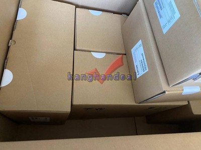 ONE NEW LENZE frequency converter EVF9330-EVV004 EVF9330EVV004