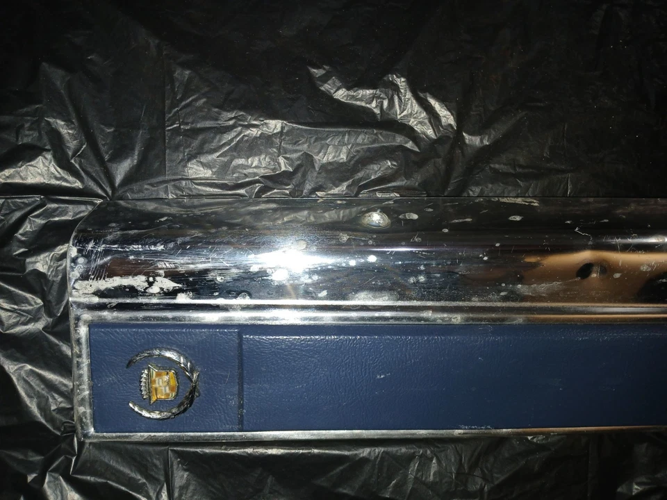 1988 凯迪拉克 Brougham 左驾驶员座椅装饰面板蓝色镀铬 — 第 2/4 张图片