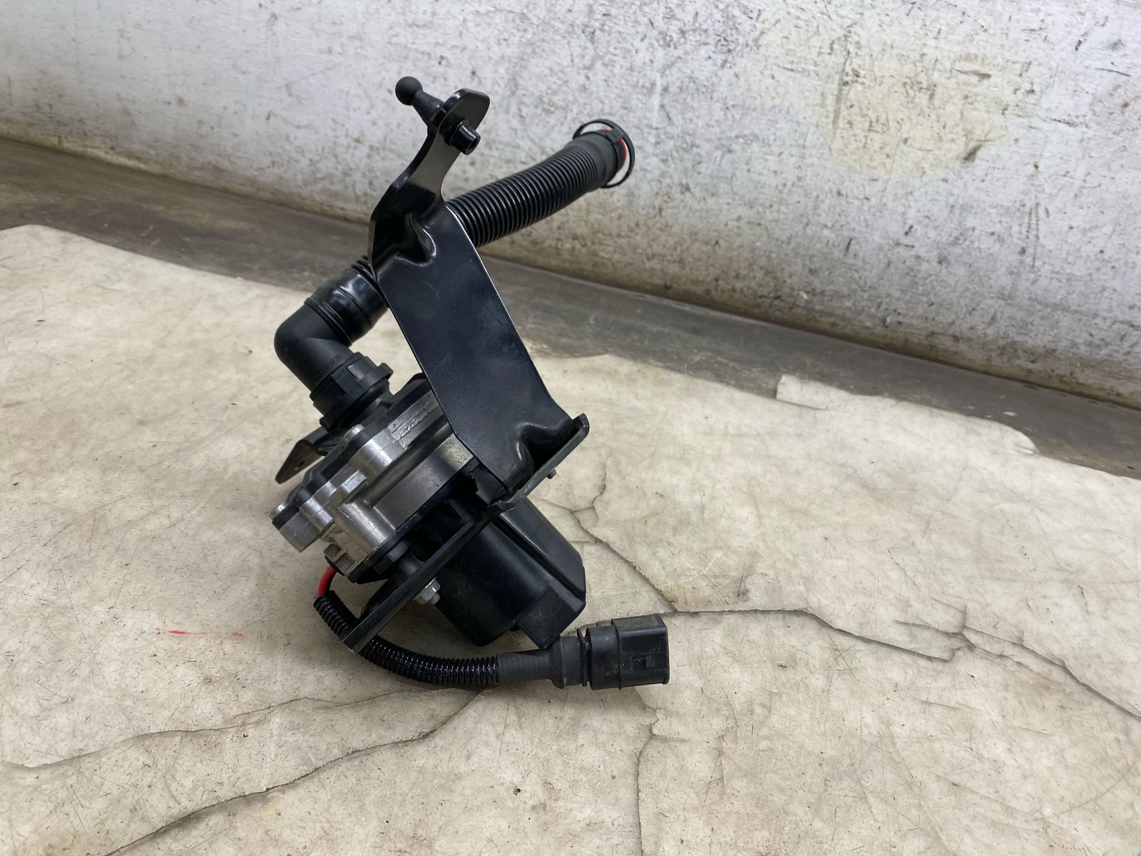 2015-2020 BENTLEY BENTAYGA 6.0L W12 LEFT SECONDARY AIR INJECTION PUMP 079959231G