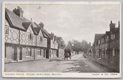 HURSLEY Dorf unten von der Schmiede, Hampshire Postkarte von Spott #2564 verschickt