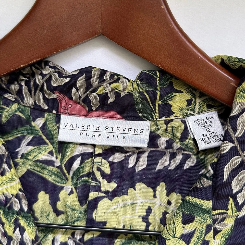 Blusa de Colección Valerie Stevens 100% Seda Floral Verde Marino Abotonada Para Mujer Talla 12” Foto 3 de 4