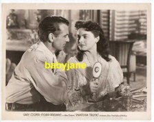 GARY COOPER INGRID BERGMAN ORIGINAL 8X10 PHOTO AT VANITY 1945 SARATOGA TRUNK