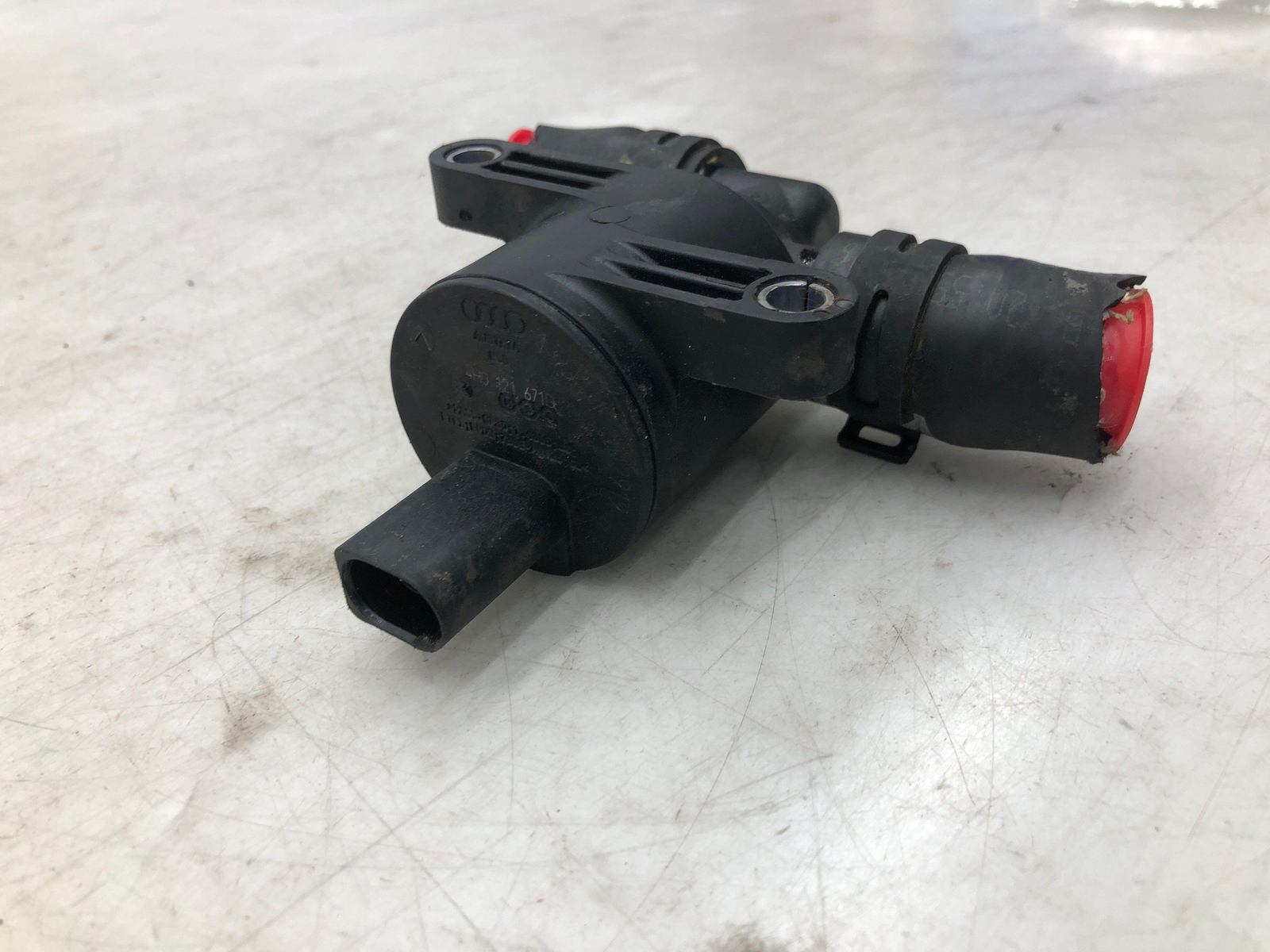 2016-2020 BENTLEY BENTATGA HEATER CONTROL COOLANT SOLENOID VALVE 4H0121671D