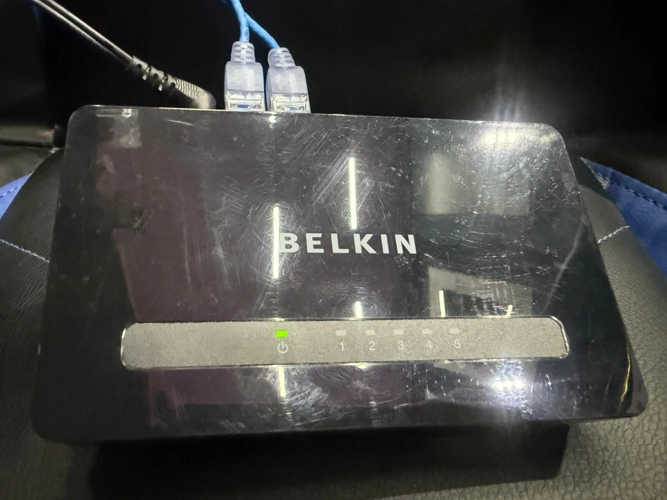 BELKIN E4G0510 WIRED 5 PORT GIGABIT NETWORK SWITCH - Image 2 of 4