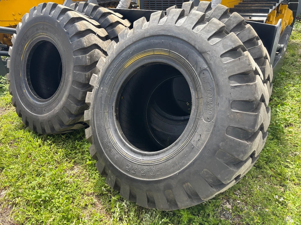 Novos pneus para carregadeira 20,5x25 (20pr) - Imagem 2 de 2