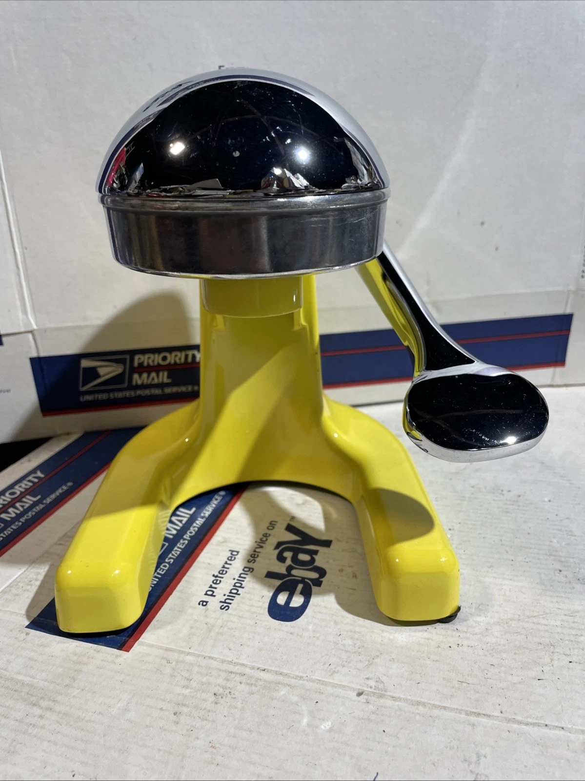 RAMCON Counter Chrome & yellow Enamel Manual Citrus Juicer