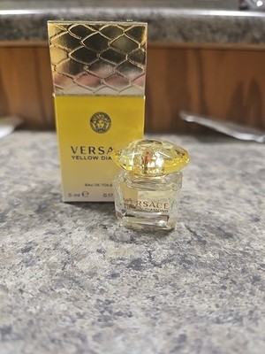 Versace Yellow Diamond Perfume / Versace EDT Spray 1.7 oz (50 ml) NEW