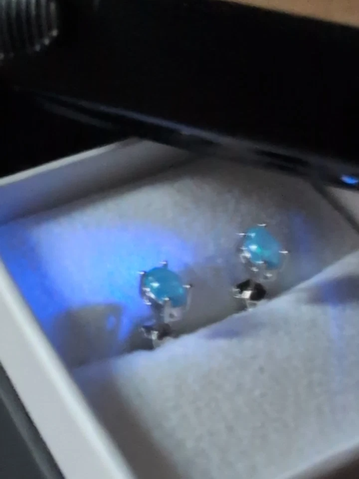 Tachuelas de ópalo austriaco genuinas de ley 925 con elemento protector de resina personalizadas Foto 2 de 4