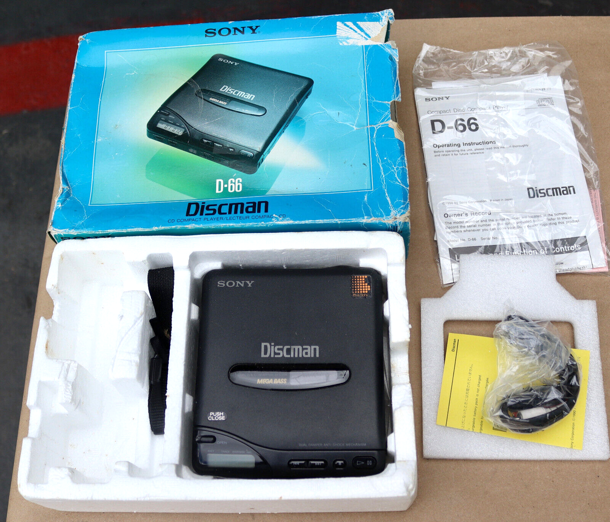 VINTAGE SONY DISCMAN D-66 D66 PORTABLE CD PLAYER w/ BOX