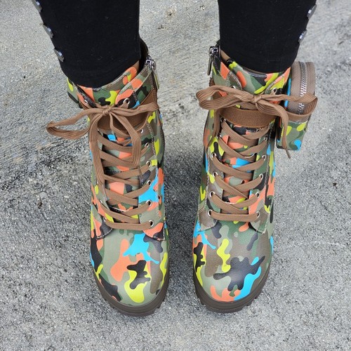 Women's Camo Print Block Heel Lace Up Botties (size 6) - Picture 4 of 5