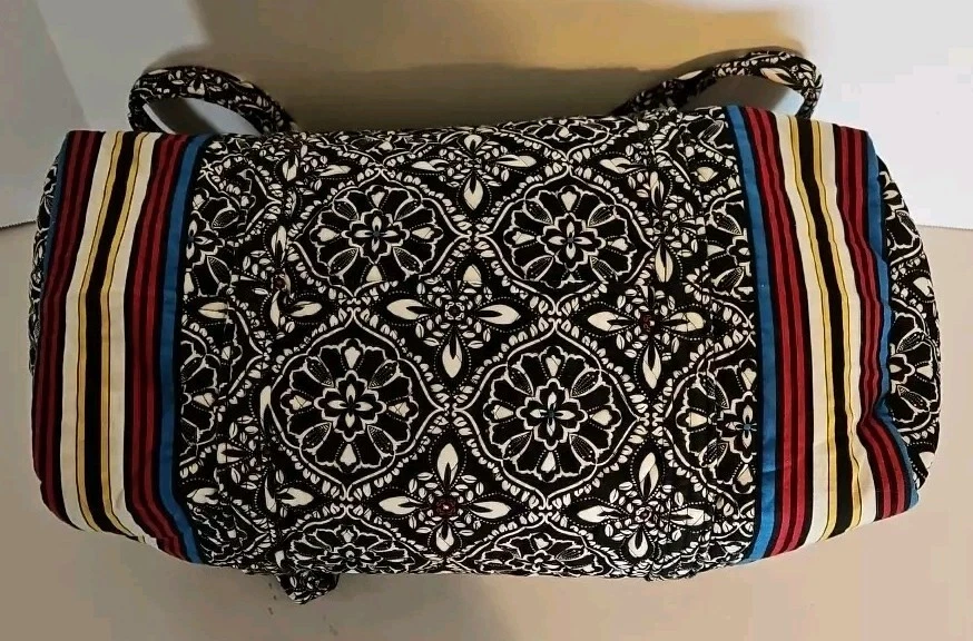 Medallón de Lona Viajero Vera Bradley Barcelona Mediano 16" Negro Blanco Foto 4 de 4