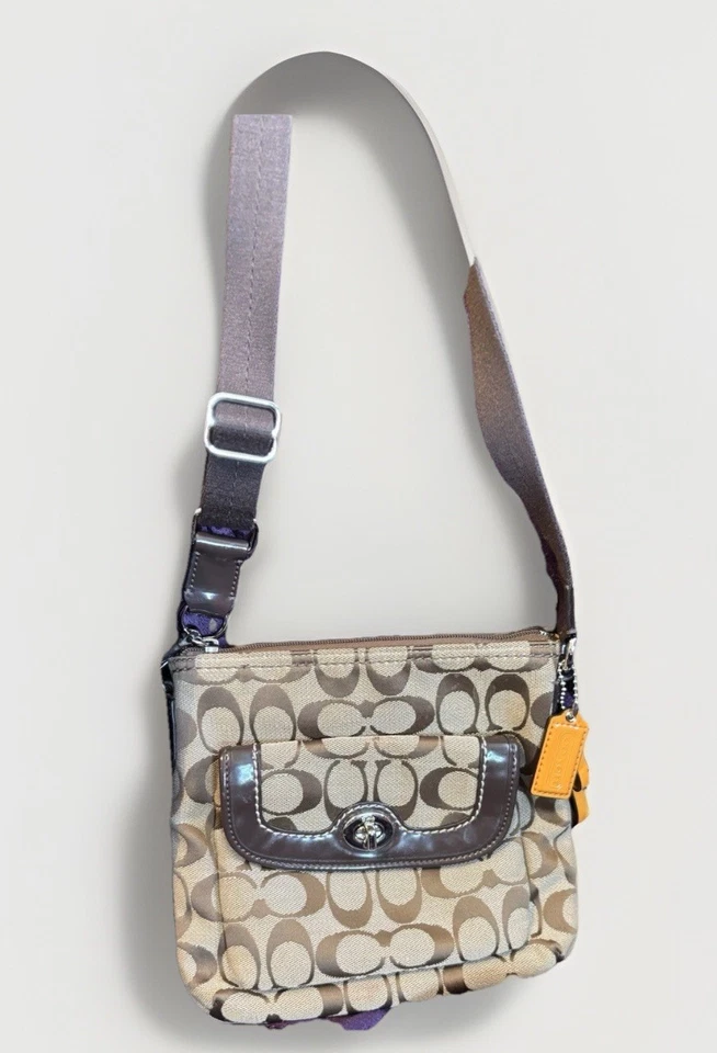 Y2K COACH Crossbody Park Signature Swingpack  Bag – Vintage 2001 EUC - Image 2 of 4