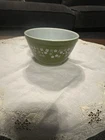 Vintage Pyrex Green Spring Blossom Crazy Daisy Nesting Bowl #401~ 1.5 Pt Avocado